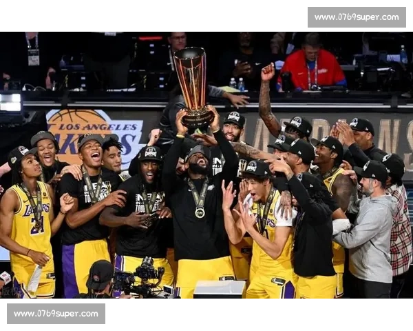 41 岁詹姆斯的最后一搏：用冠军烈火燃烧岁月